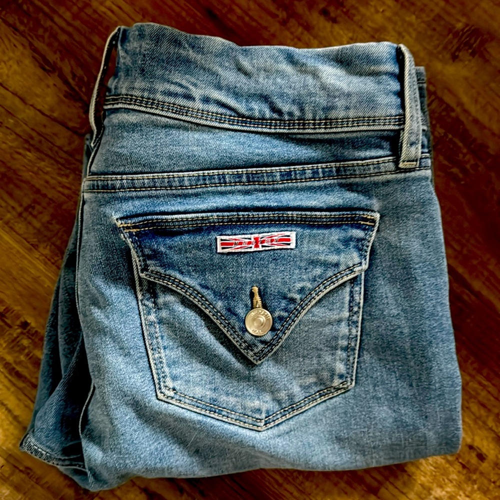 Hudson Beth mid rise baby boot cut jeans size 8. EUC